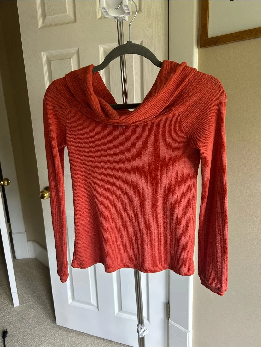 Nashville’s Blush Boutique Women’s  burnt orange Cowl Neck Sweater. Size Small